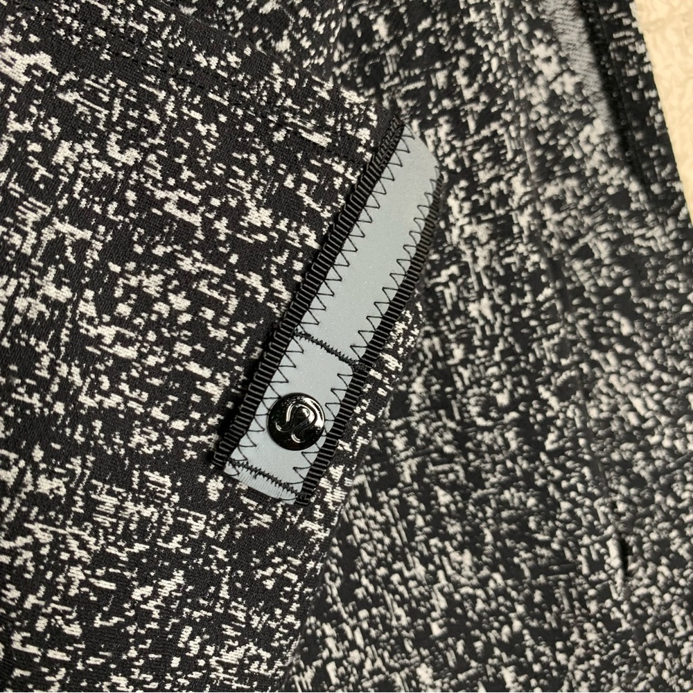 Lululemon Vinyasa Scarf Marled Black‎ - Picture 5 of 5